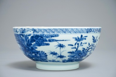 A Chinese blue and white bowl with figurative design all around, Kangxi/Yongzheng