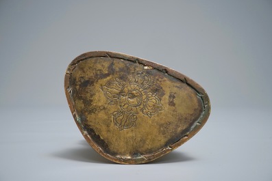 A Sino-Tibetan gilt bronze figure of Tsongkhapa, 17/18th C.