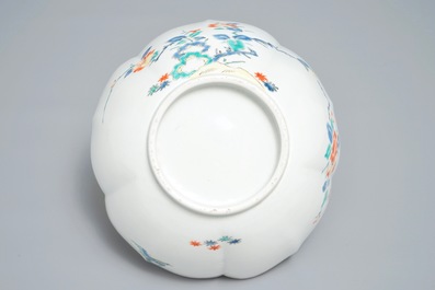Een Japanse lotusvormige Kakiemon kom met spelende jongens, Edo, 17e eeuw