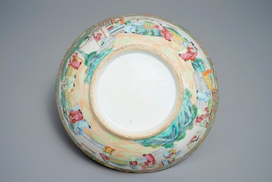 A large Chinese Canton famille rose bowl, 19th C.