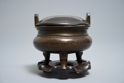 Een Chinese met zilver ingelegde bronzen wierookbrander, 19e eeuw