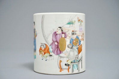 A fine Chinese famille rose brush pot, 19/20th C.