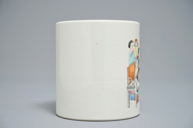 A fine Chinese famille rose brush pot, 19/20th C.