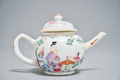 Une th&eacute;i&egrave;re en porcelaine de Chine famille rose &agrave; d&eacute;cor d'une femme et un gar&ccedil;on, Qianlong