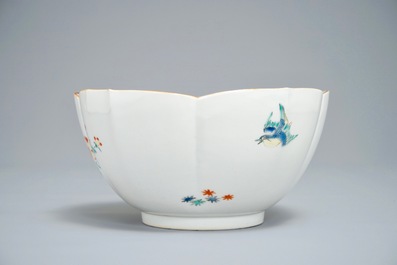 Een Japanse lotusvormige Kakiemon kom met spelende jongens, Edo, 17e eeuw