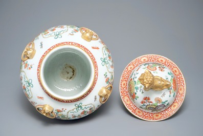 A famille verte-style three-piece garniture with fine flower baskets, Samson, Paris, 19th C.