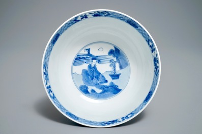 Un bol en porcelaine de Chine bleu et blanc &agrave; d&eacute;cor autour, Kangxi