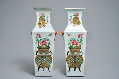 A pair of square Chinese famille rose vases, 19/20th C.