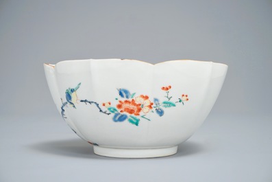 Een Japanse lotusvormige Kakiemon kom met spelende jongens, Edo, 17e eeuw