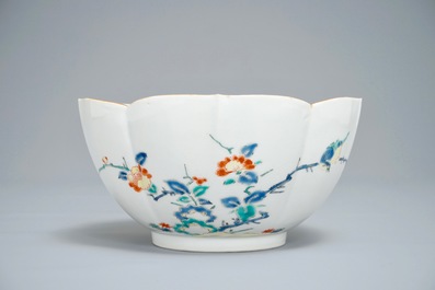 Een Japanse lotusvormige Kakiemon kom met spelende jongens, Edo, 17e eeuw