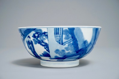 Un bol en porcelaine de Chine bleu et blanc &agrave; d&eacute;cor autour, Kangxi