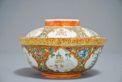 A Chinese Bencharong-style bowl and cover for the Thai market, 19th C.