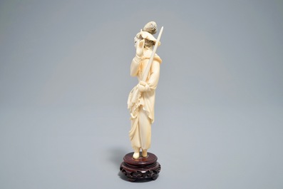 A fine Chinese carved ivory figure of the female warrior Hua Mulan, 1st half 20th C.