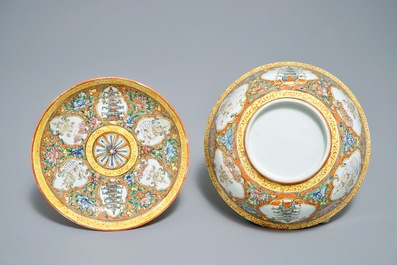 A Chinese Bencharong-style bowl and cover for the Thai market, 19th C.