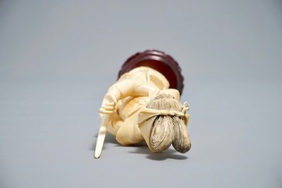 A fine Chinese carved ivory figure of the female warrior Hua Mulan, 1st half 20th C.