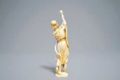 Un okimono figurant la d&eacute;esse Kannon avec une aile de fenghuang, sign&eacute;, Japon, Meiji, 19&egrave;me