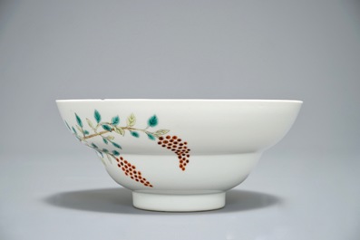 Een Chinese famille rose kom, Jiangxi Porcelain Company, Republiek, 20e eeuw
