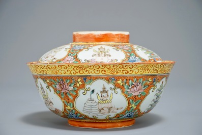 A Chinese Bencharong-style bowl and cover for the Thai market, 19th C.