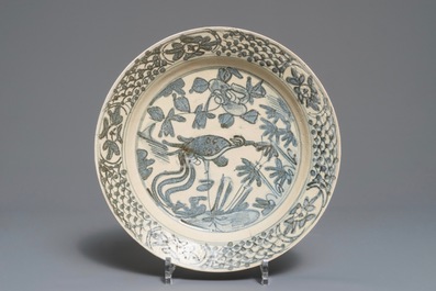 Drie Chinese blauwwitte Binh Thuan en Nanking scheepswrak borden, Ming en Qing