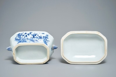 A Chinese blue and white tureen and cover on stand, Qianlong