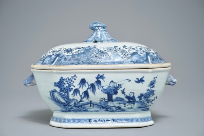 A Chinese blue and white tureen and cover on stand, Qianlong