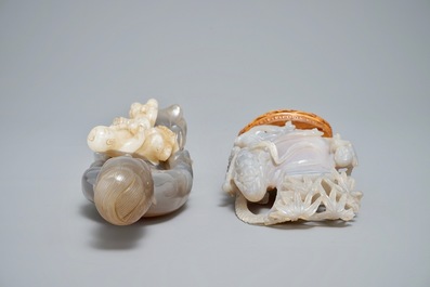 Une figure d'une femme et un vase d&eacute;coratif en agate sculpt&eacute;, Chine, 19/20&egrave;me