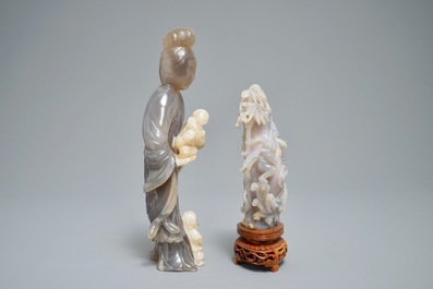 Une figure d'une femme et un vase d&eacute;coratif en agate sculpt&eacute;, Chine, 19/20&egrave;me