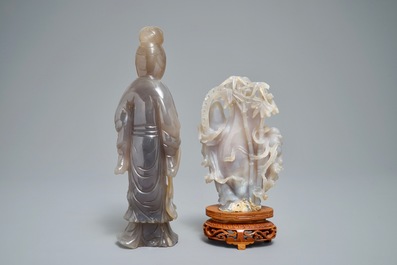 Une figure d'une femme et un vase d&eacute;coratif en agate sculpt&eacute;, Chine, 19/20&egrave;me