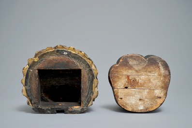 Deux figures votives en bois laqu&eacute; et dor&eacute;, le Cor&eacute;e, 19&egrave;me