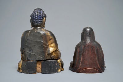 Deux figures votives en bois laqu&eacute; et dor&eacute;, le Cor&eacute;e, 19&egrave;me