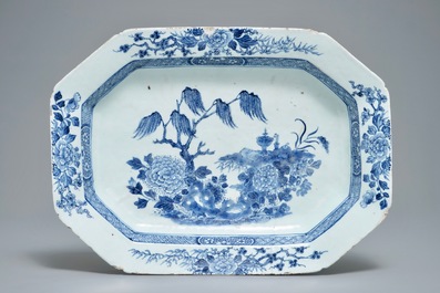 A Chinese blue and white tureen and cover on stand, Qianlong