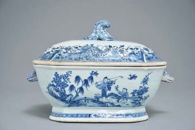 A Chinese blue and white tureen and cover on stand, Qianlong