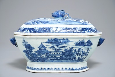 A Chinese blue and white tureen and cover on stand, Qianlong