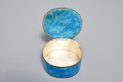 Une bo&icirc;te en argent &eacute;maill&eacute; au couvercle en jade, Chine, 19/20&egrave;me