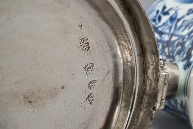 A Japanese blue and white silver-mounted Arita tankard and a miniature garniture, Edo, 17/18th C.