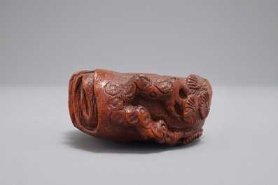 A Chinese carved bamboo brushwasher, 19/20th C.
