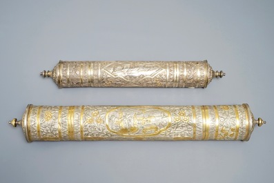 Deux conteneurs d'encens de forme cylindrique en argent partiellement dor&eacute;, Tibet ou N&eacute;pal, 19&egrave;me