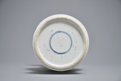 Un vase en porcelaine de Chine famille verte aux fleurs et oiseaux, Kangxi
