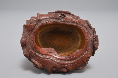 A Chinese carved bamboo brushwasher, 19/20th C.