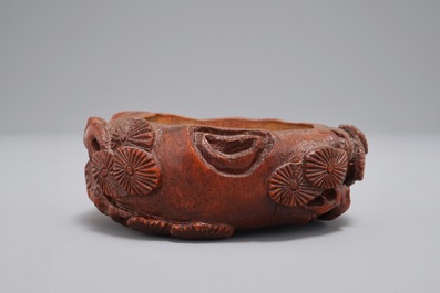A Chinese carved bamboo brushwasher, 19/20th C.