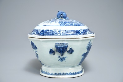 A Chinese blue and white tureen and cover on stand, Qianlong