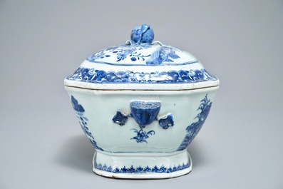 A Chinese blue and white tureen and cover on stand, Qianlong