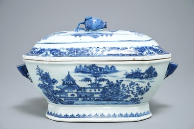 A Chinese blue and white tureen and cover on stand, Qianlong