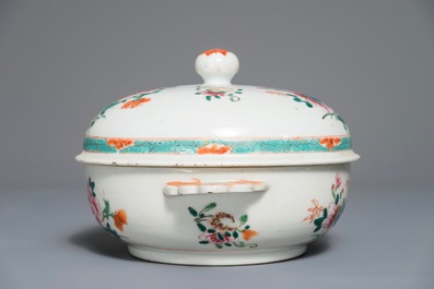 A round Chinese famille rose covered tureen with floral design, Qianlong