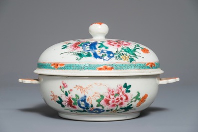 A round Chinese famille rose covered tureen with floral design, Qianlong