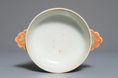A round Chinese famille rose covered tureen with floral design, Qianlong