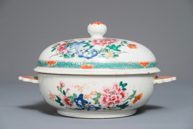 A round Chinese famille rose covered tureen with floral design, Qianlong
