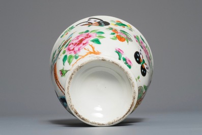 A pair of Chinese Canton famille rose covered bowls, 19th C.
