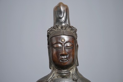 Un grand groupe de Kannon sur Shi-shi en bronze, Meiji, 19&egrave;me