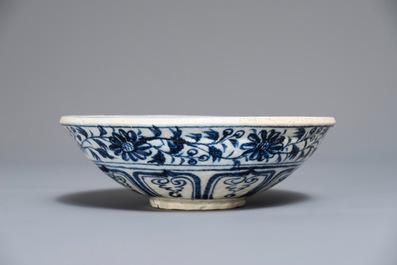 A Vietnamese blue and white bowl with floral design, poss. L&ecirc; Dynasty, 14/15th C.